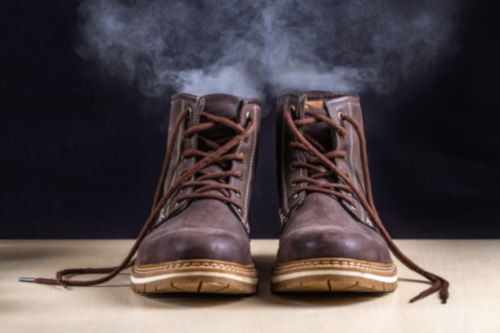 Attention aux méthodes miracles que l'on trouve sur internet contre les odeurs des chaussures