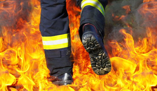 Les chaussures de sécurité de la norme HRO sont équipées de semelles qui peuvent résister à une température de contact de 300°C pendant une minute